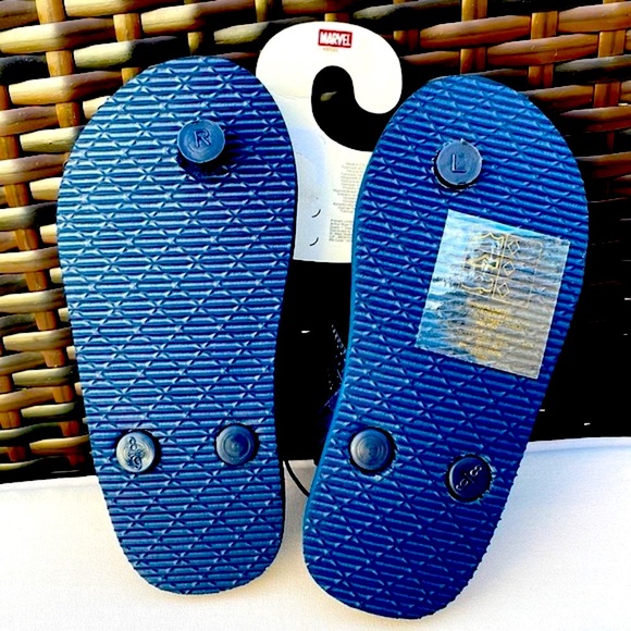 🆕 Marvel Avengers Ltd Edition Kids Superhero Elastic Strap Sandals - Picture 2 of 3